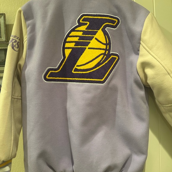 Women’s NBA LA Lakers Varsity Jacket - Picture 9 of 10